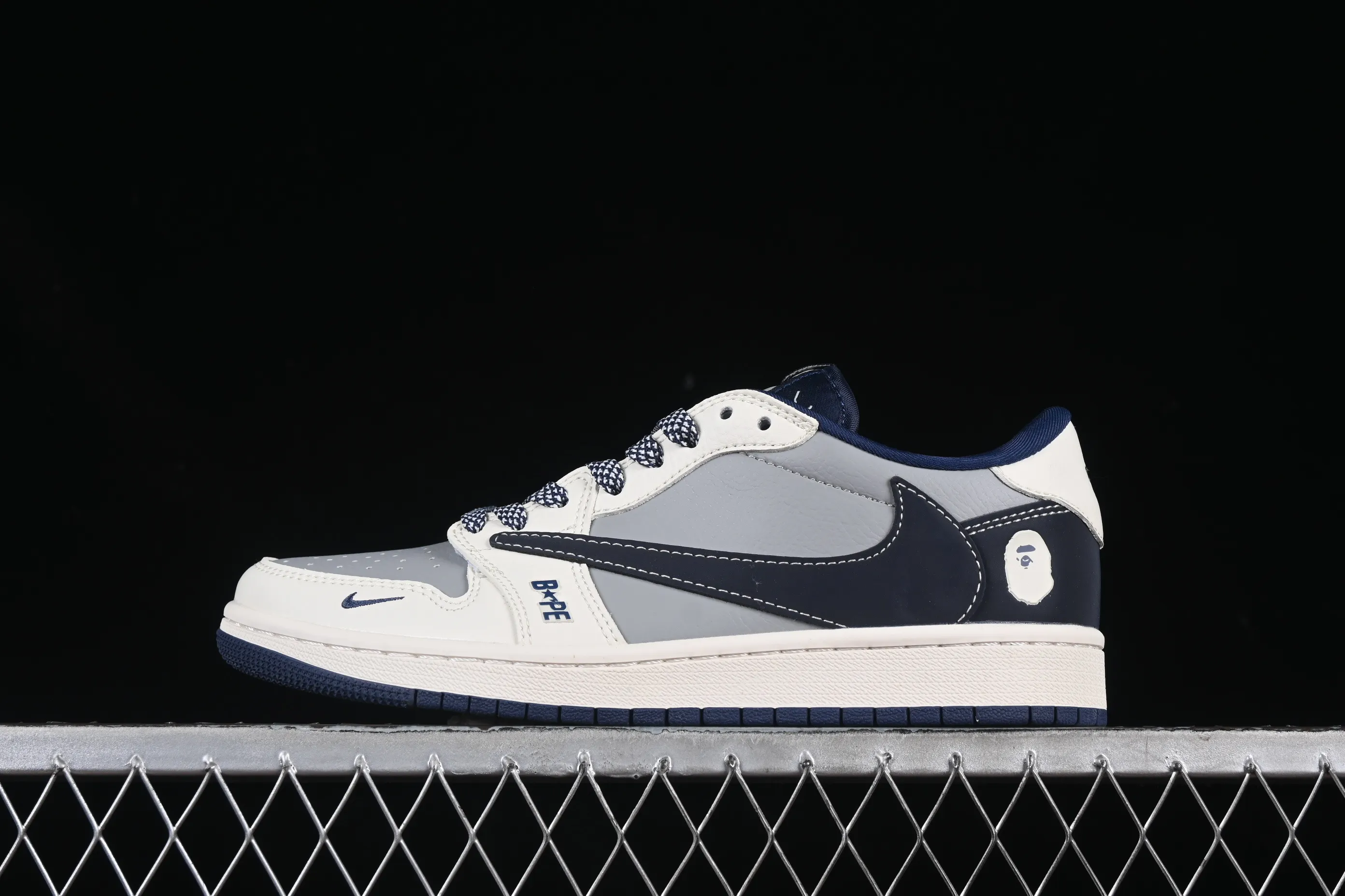 All categories Air Jordan Jordan series basketball shoes Air Jordan 1 Low High-end customized low-top sneakers Travis Scott x Fragment Design x Air Jordan 1 Low OG SP Joe 1 Guanxi co-branded gray and red pattern hook low-top cultural casual sneakers BB6511-622